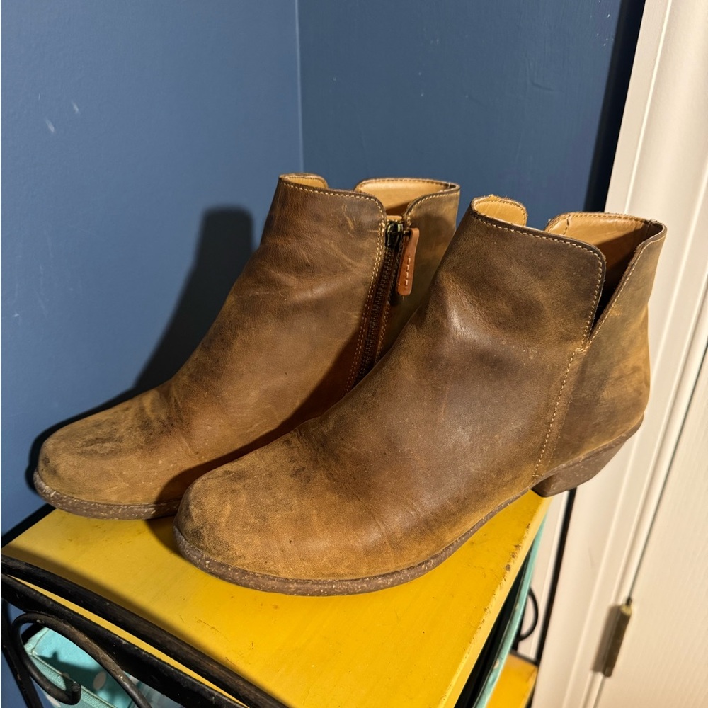 Clark’s Unstructured Women’s Brown Leather Zip Up Ankle Boots - Size 9